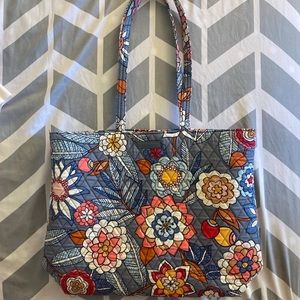 ✨SALE✨Vera Bradley tote bag Great Condition!